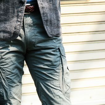 キレイ目スタイルにはまるカーゴパンツ