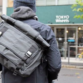 いつでもタフに、多くは語らず。そんな"背中"に惚れてしまう男性が続出中？！