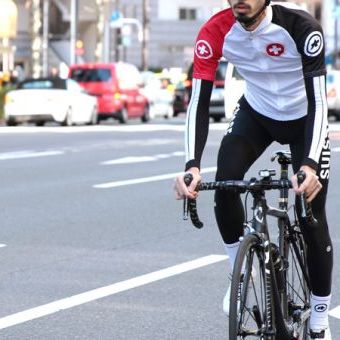 今年最初に動きだしたのは"ASSOS"！最高峰といわれる技術とプライドを込めた新シリーズが登場です。