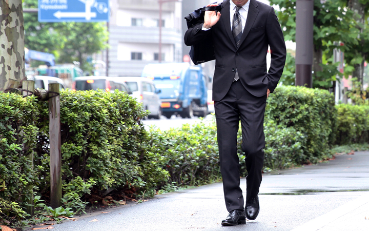 "新生活スタート！"これから一年どう過ごすかは、スーツをどれだけ着こなせるかにかかっている。