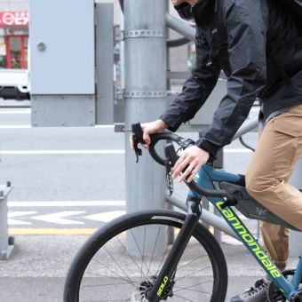 自転車の弱点を克服したのが、意外にもトレンド真っ只中のパンツでした。