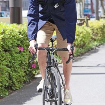 膝小僧は、チラ見せでもったいぶるくらいがちょうどいい。