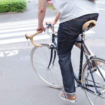 今の自分に合うのは育てるデニムではなく、履いた瞬間からオンリーワンになるデニム。