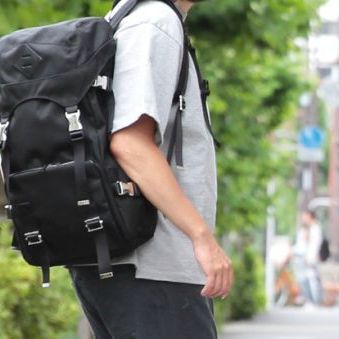 バックパックに高級感と機能性を求める僕はわがままでしょうか