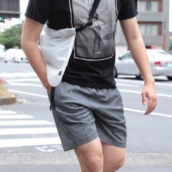アウトドアスペックなサコッシュがあれば、使い方は無限大。夏はこれ1つで済んじゃいそうです。