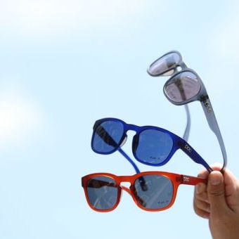 夏の顔を決めるのはサングラス。"乗"陸両用スマートにこなす、主役級が登場です。
