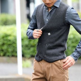 今年の秋冬は柔らかいウールニットで仕立ててみました。