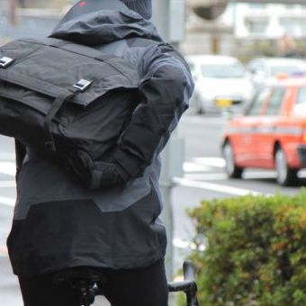 手に入らないモノほど欲しくなる。ずっと売り切れ状態が続いていた、あのバッグが再び登場です。