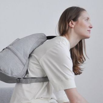 荷物が重くて肩こりがひどい私。さっそくHealthy Back Bagを使ってみました