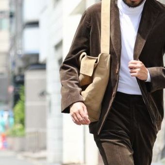 素材使いの魔術師“AURALEE”が、今季注目の“コーデュロイ”でアナタに魔法をかける。