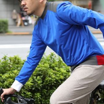 まさか雨の日も晴れの日も、セーター1枚でロードに乗れないでしょう！？
