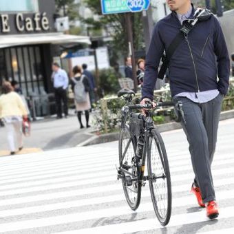 走りも遊びも妥協しない、アーバンライドジャケットがある。