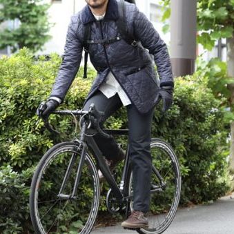 自転車or馬？このコートを着て自転車に乗れば、アナタの愛車が馬になる！？