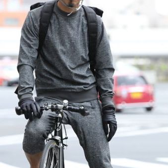 重要なのは「着た時に暖いか」より「自転車に乗っている時に暑くないか」