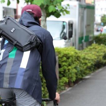 ポケットパンパン、バッグスカスカはNG！そんな時は、バイシクルボディバッグを連れて行こう。