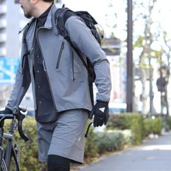 どのジャンルにも属さず、いかなる背景とも違和感を感じさせないジャケットがある。