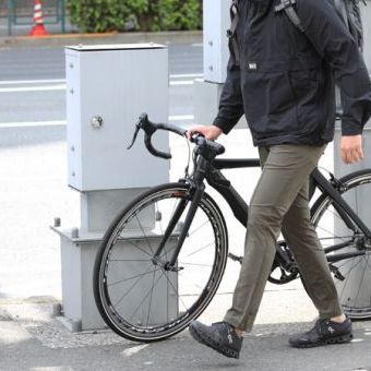 夜、寒くなったらウィンブレがあるように「足」だって我慢したくない。