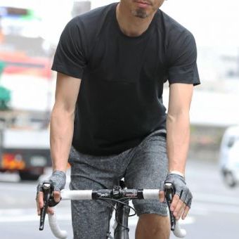 「3秒ジャージ、2時間走れる？」サイクルジャージの代わりに、手軽なTeeシャツ一枚あればいい。