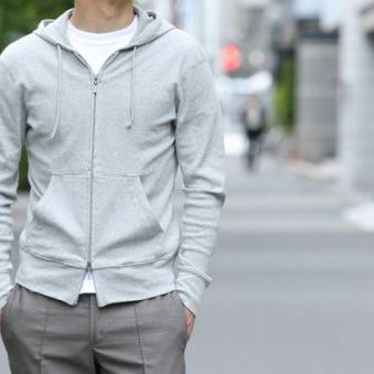 子供騙しは要らない。大人に必要なのは本当に上質なウェア。