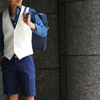 大人の真夏コーデは「ミリカジ」なショーツで楽しむのがイタリア流儀です。