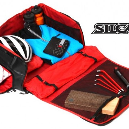 伝統と革新の香り漂う、SILCA（シリカ）のアイテム。