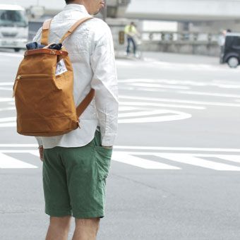 大きくて、小さい帆布レザーのコンビバックパッグ。
