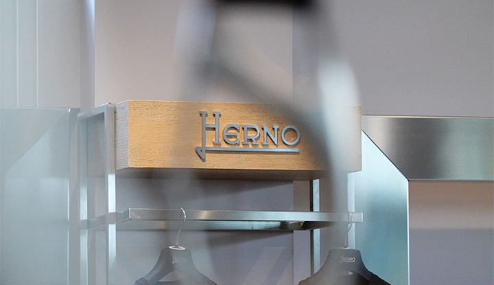 HERNO 21S/S最新コレクションに今季最軽量モデルが登場。