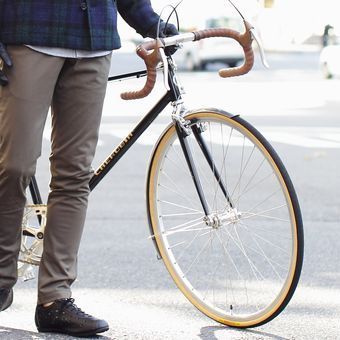自転車パンツだからこそ美脚。