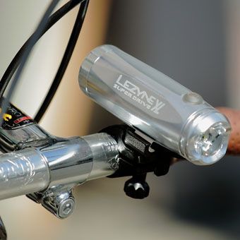 新生活に自転車を。自転車には新しくなったLEZYNEのライトを！
