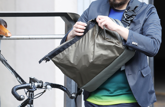 自転車から降りた時 ヘルメットの行き場ってホント困りません Tokyolife